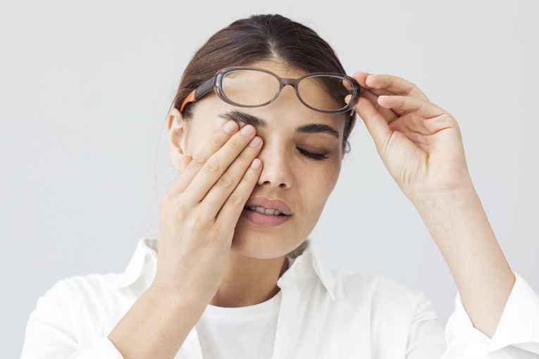 O olho está a tremer? O seu corpo está apenas cansado!